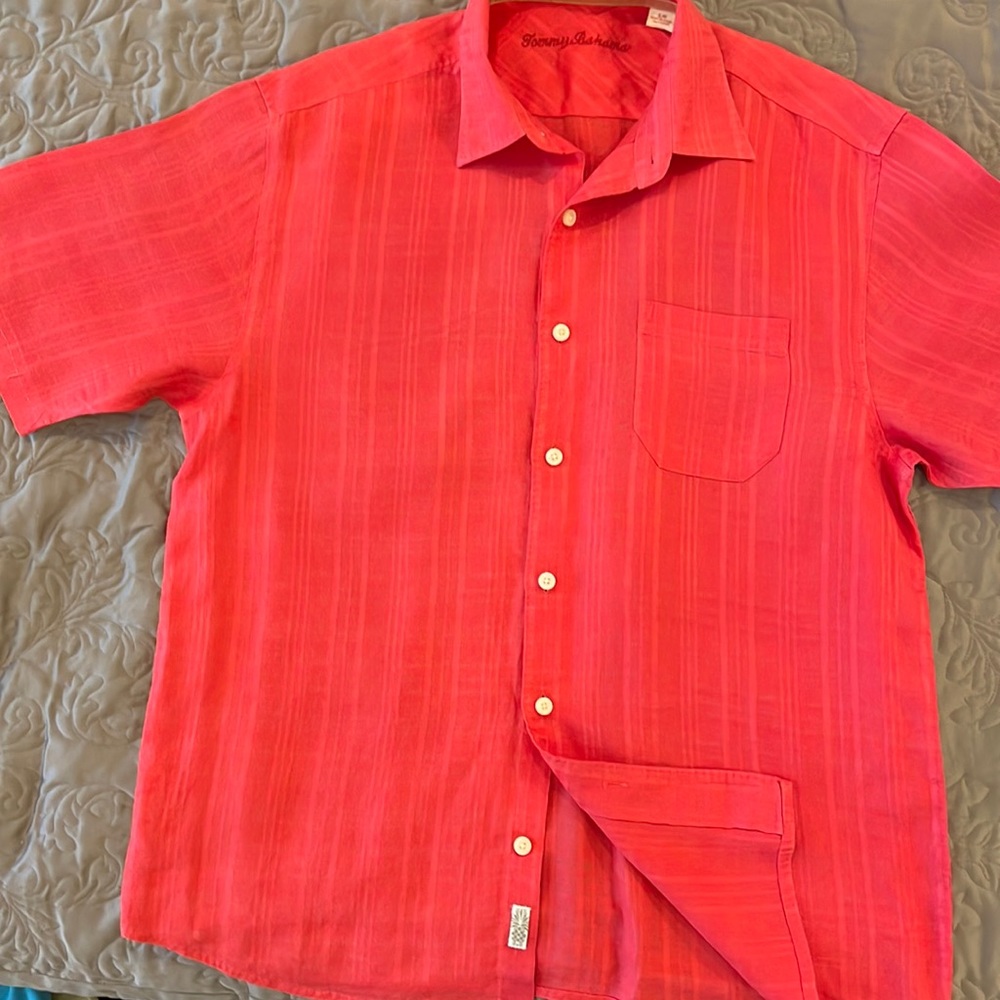 Tommy Bahama short sleeve 100% linen Mens shirt.